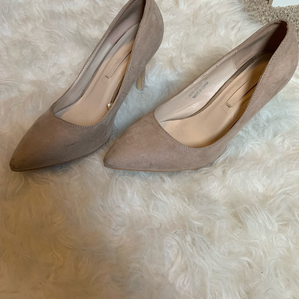 Pointed heels - Picture 2 of 2